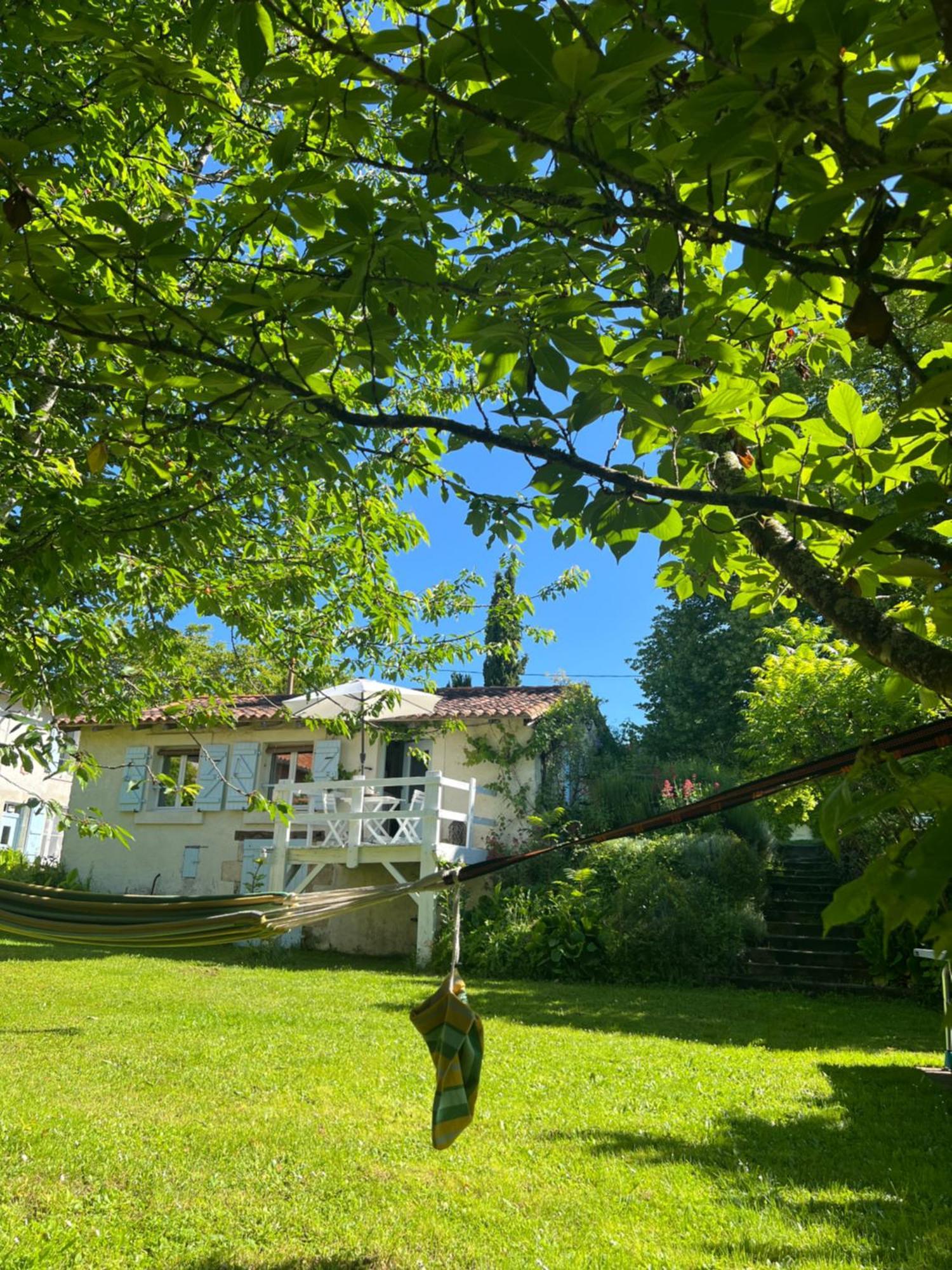 La Colline De Tilleul - Les Deux Puits - Cosy Cottage With Swimming Pool Near Aubeterre Saint-Romain  Exterior foto